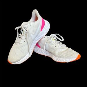 NIKE REVOLUTION 5 women size 6.5